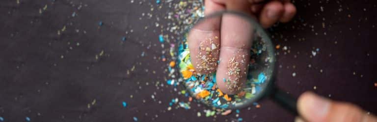 Une cuillère de microplastiques dans le cerveau !
